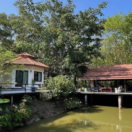 Navari Homestay Rayong Esterno foto