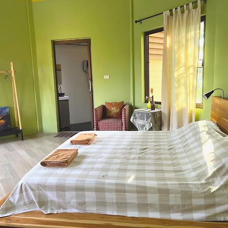 Navari Homestay Rayong Esterno foto
