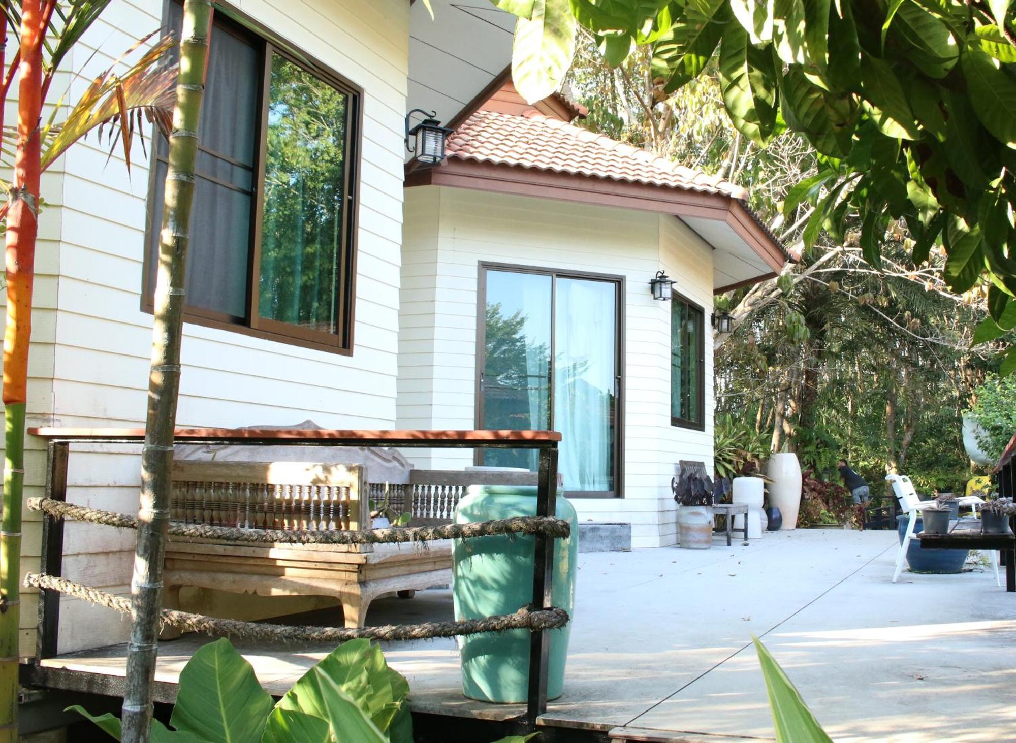 Navari Homestay Rayong Esterno foto