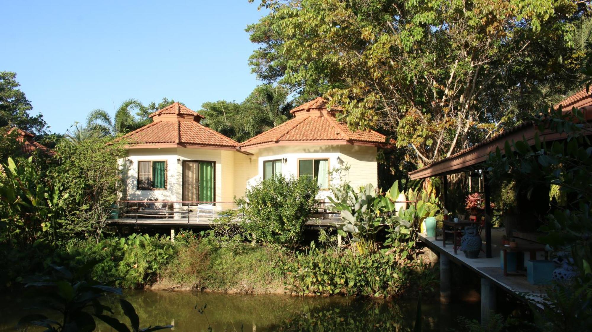 Navari Homestay Rayong Esterno foto