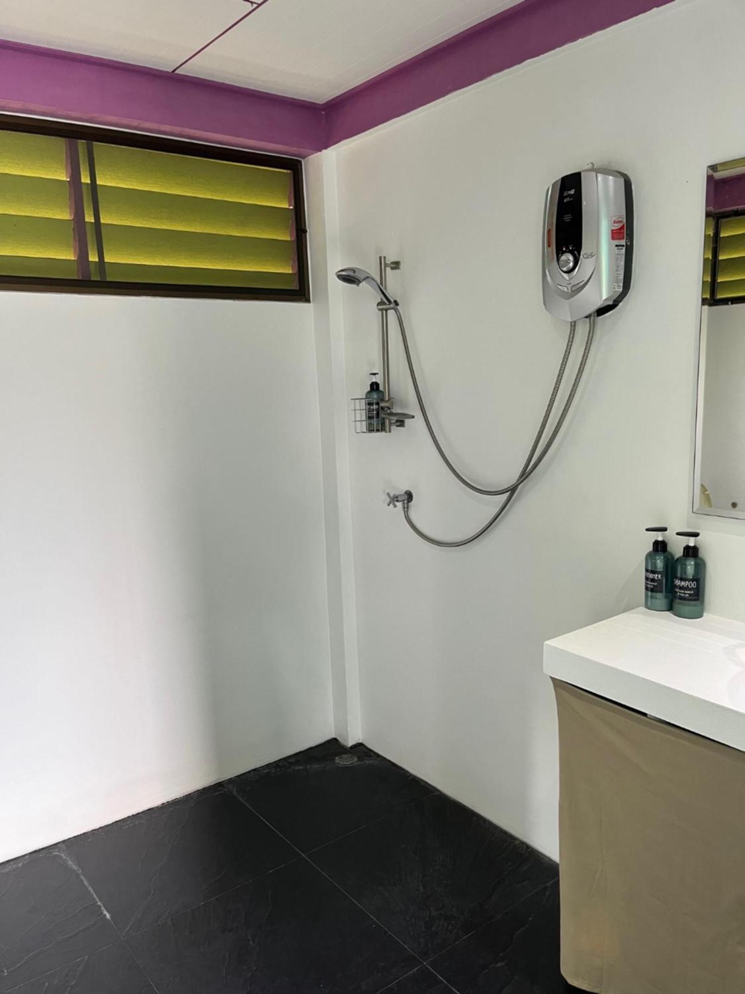 Navari Homestay Rayong Esterno foto