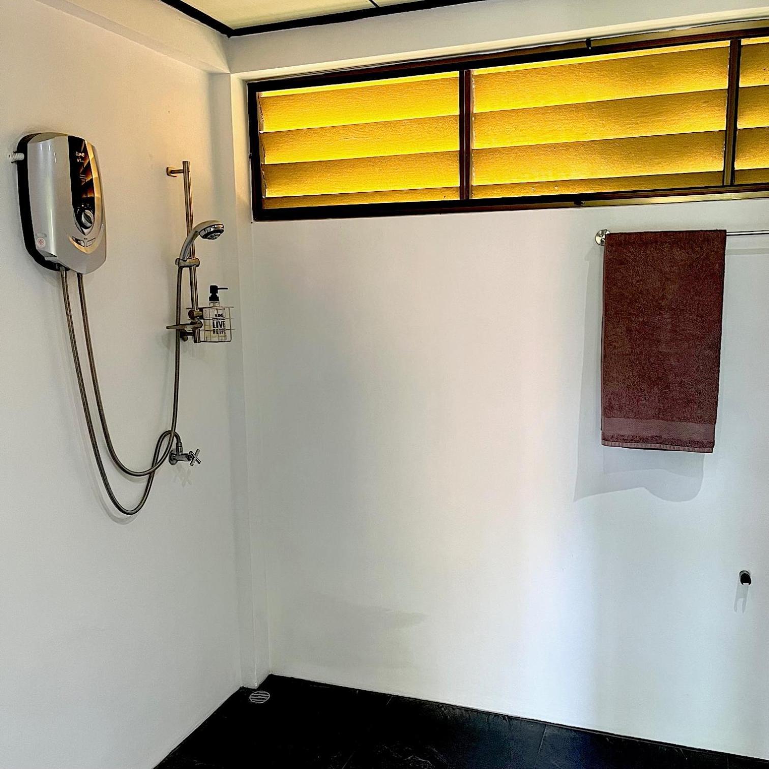 Navari Homestay Rayong Esterno foto