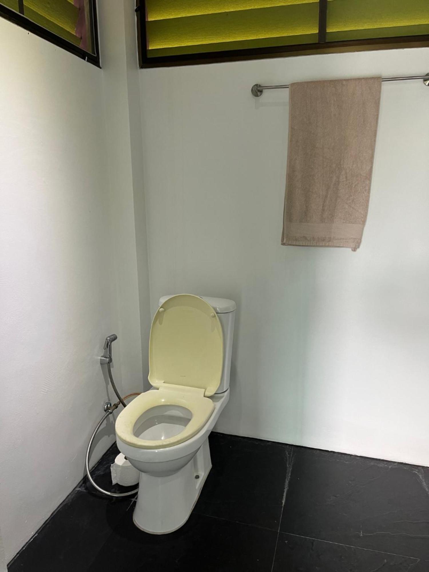 Navari Homestay Rayong Esterno foto