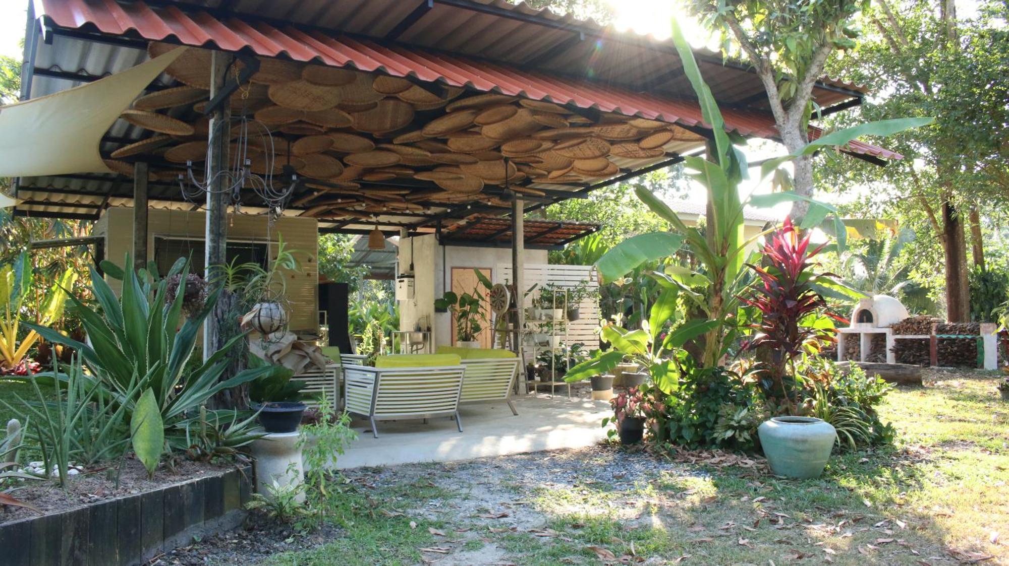 Navari Homestay Rayong Esterno foto